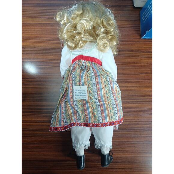 Vintage American Dreams Porcelain Doll/Musicbox Red White Blue Marta Poland - Picture 8 of 13